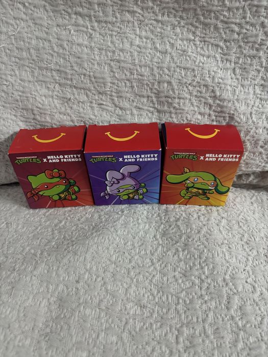 3 McDonald's Toys: Turtles x Hello Kitty64284680913665123