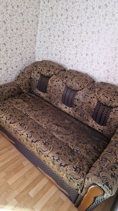 Диван, який розкладається для спального місця, стан нового