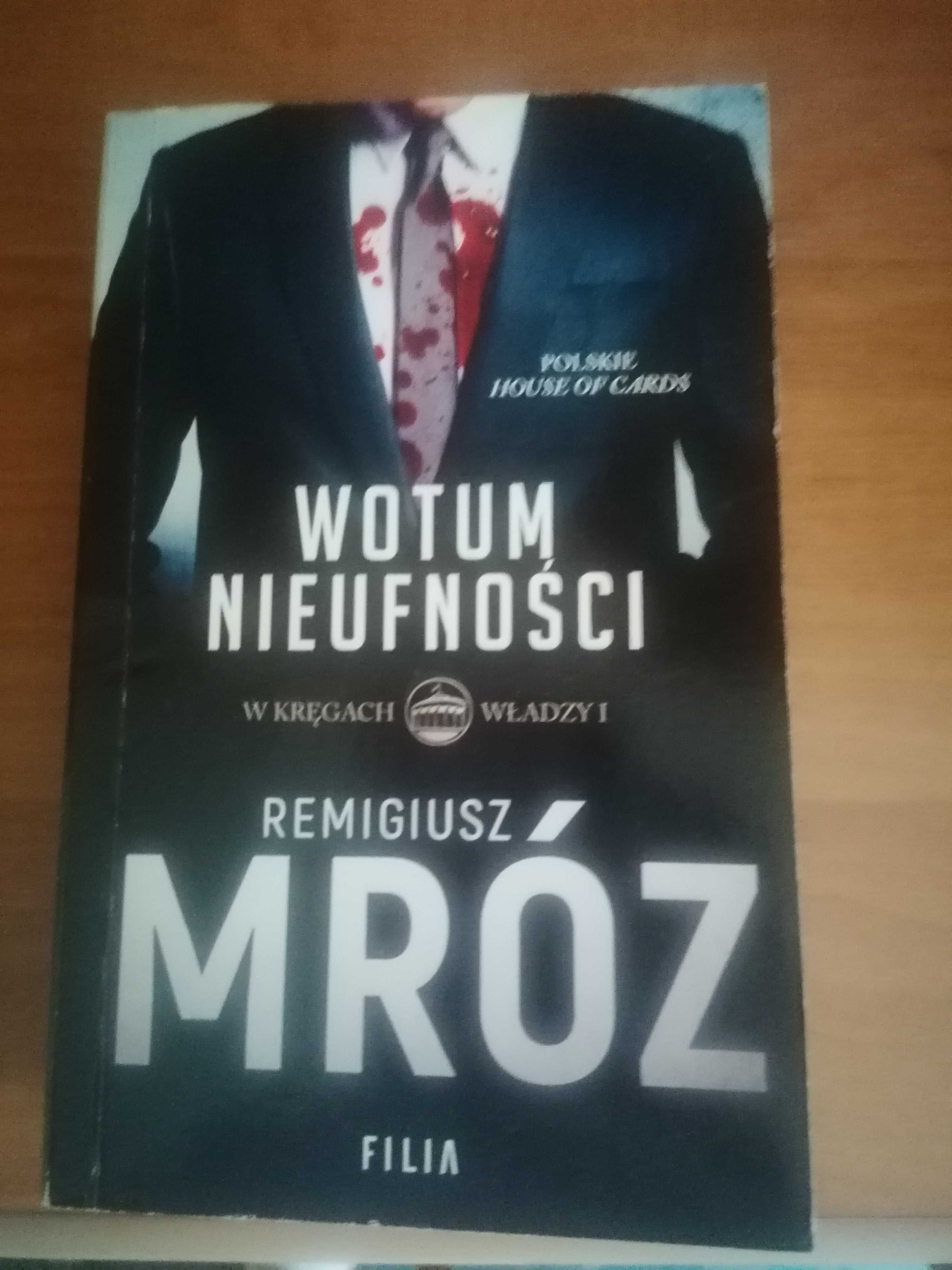 Książka "Wotum nieufności" R. Mróz