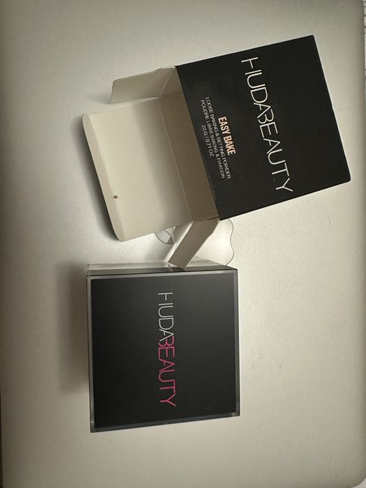 Huda beauty easy bake puder banana bread