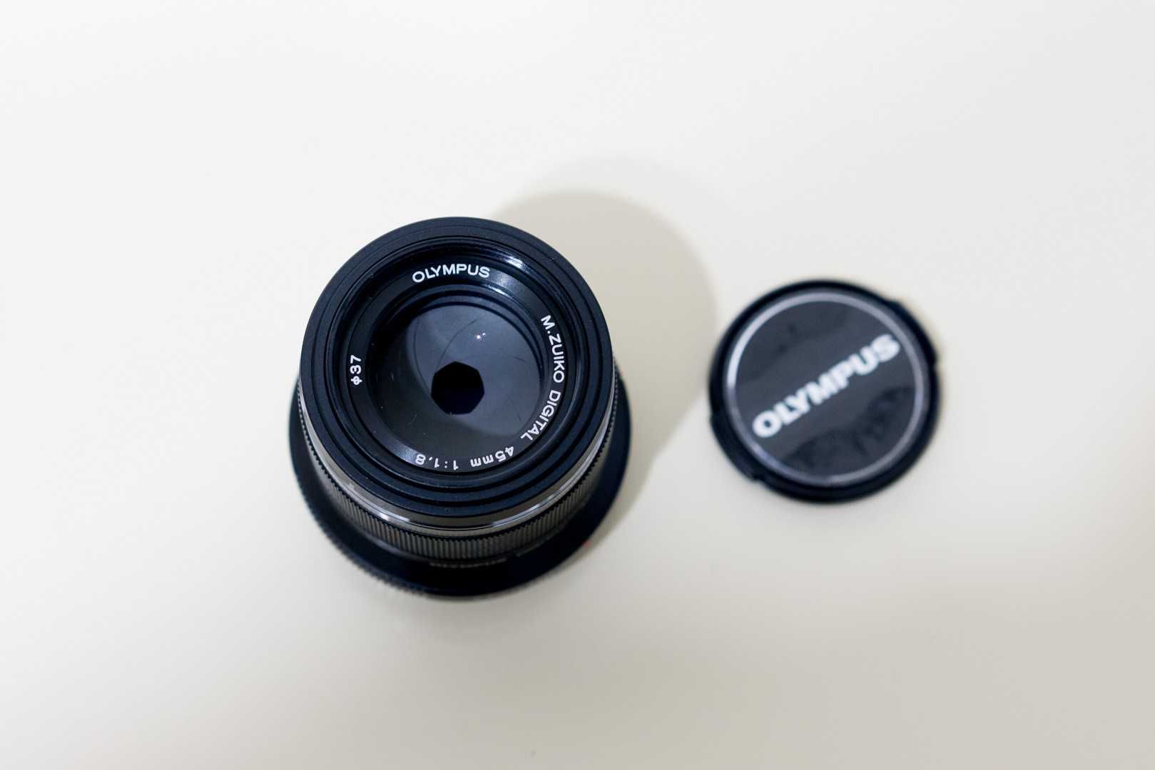 Olympus 25mm f/1.8 Black