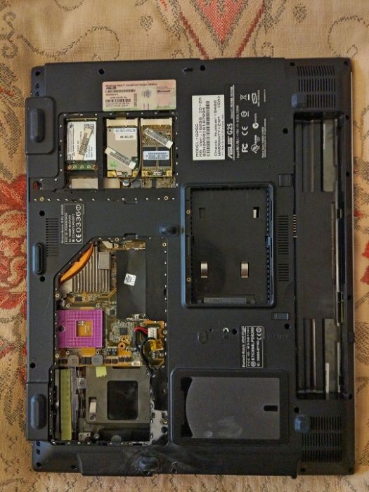 Ноутбук Asus G2Sg на детали: клавиатура, кулер,модули Wi-Fi,охлаждение
