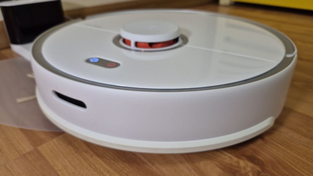 Продам Roborock S5 Max.