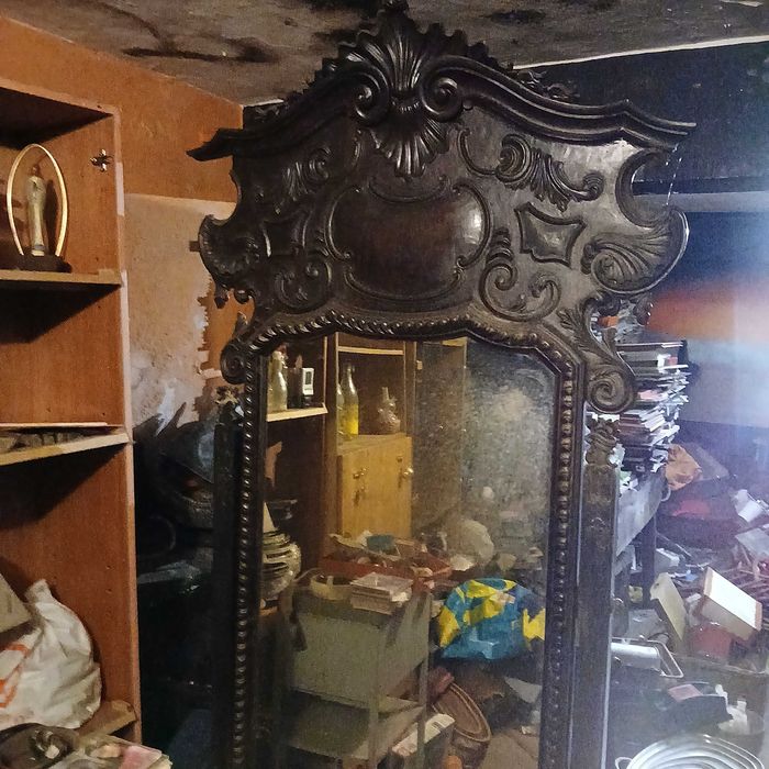 Espelho de pé antigo