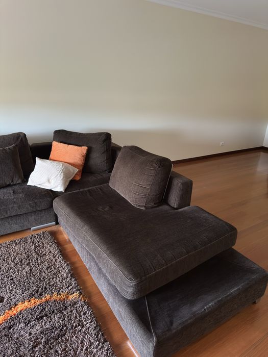 Sofa castanho com chezlong