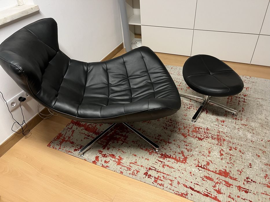 Cadeirão de pele preto