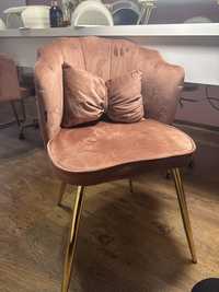 Krzesło muszelka rózowe, welur, złote nogi
