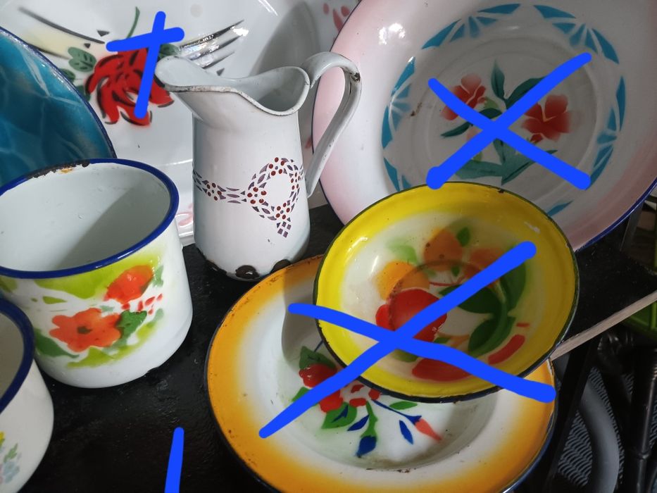 Varias peças de esmalte antigas