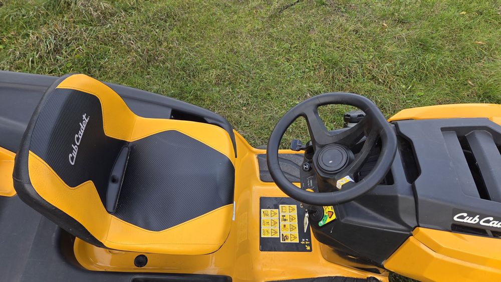 Traktor CUB CADET XT2 24KM