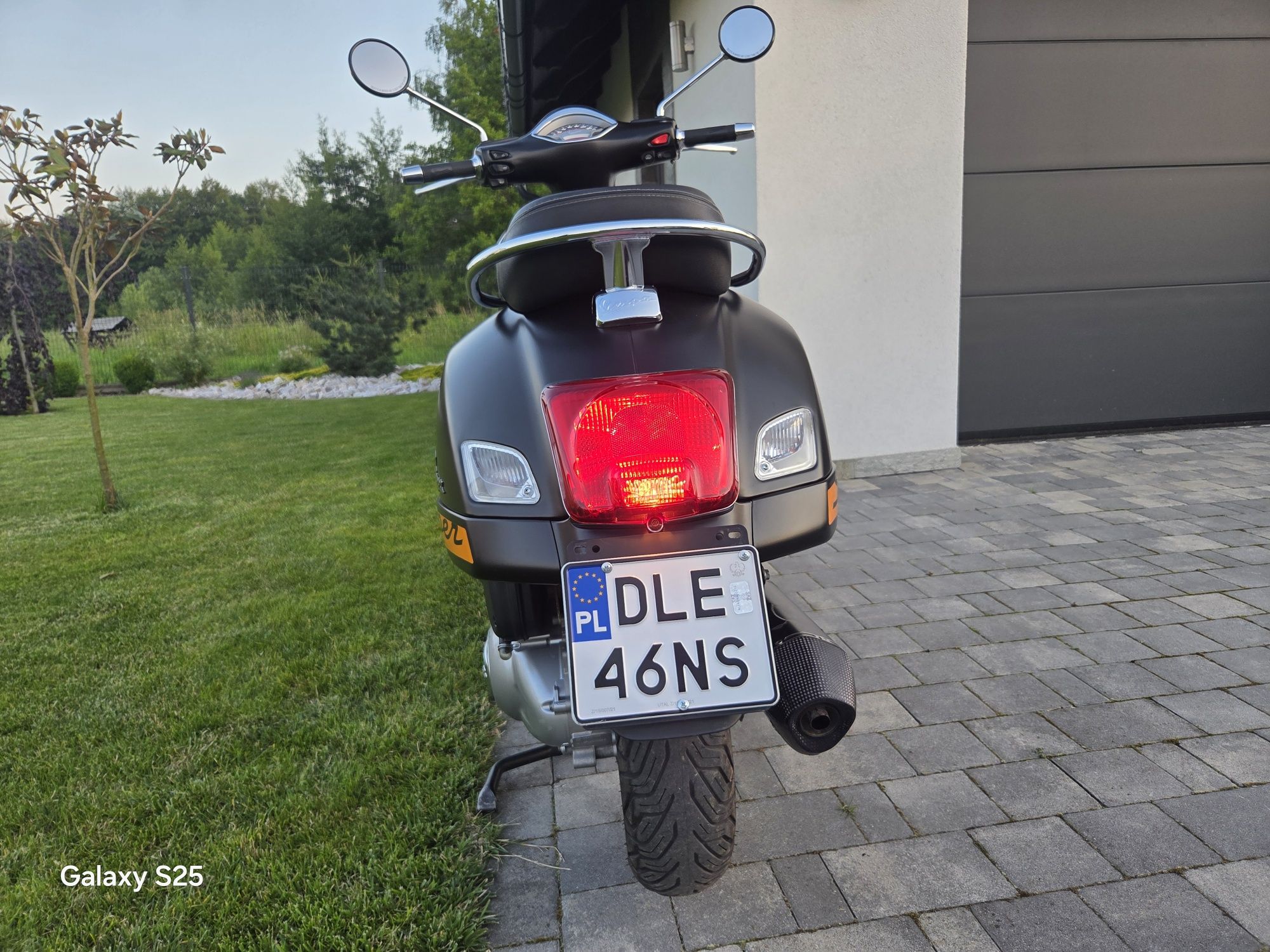 VESPA Super Sport GTS 300 Akrapovic