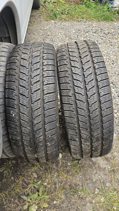 Opony zimowe 2szt 215/65R15C CONTINENTAL