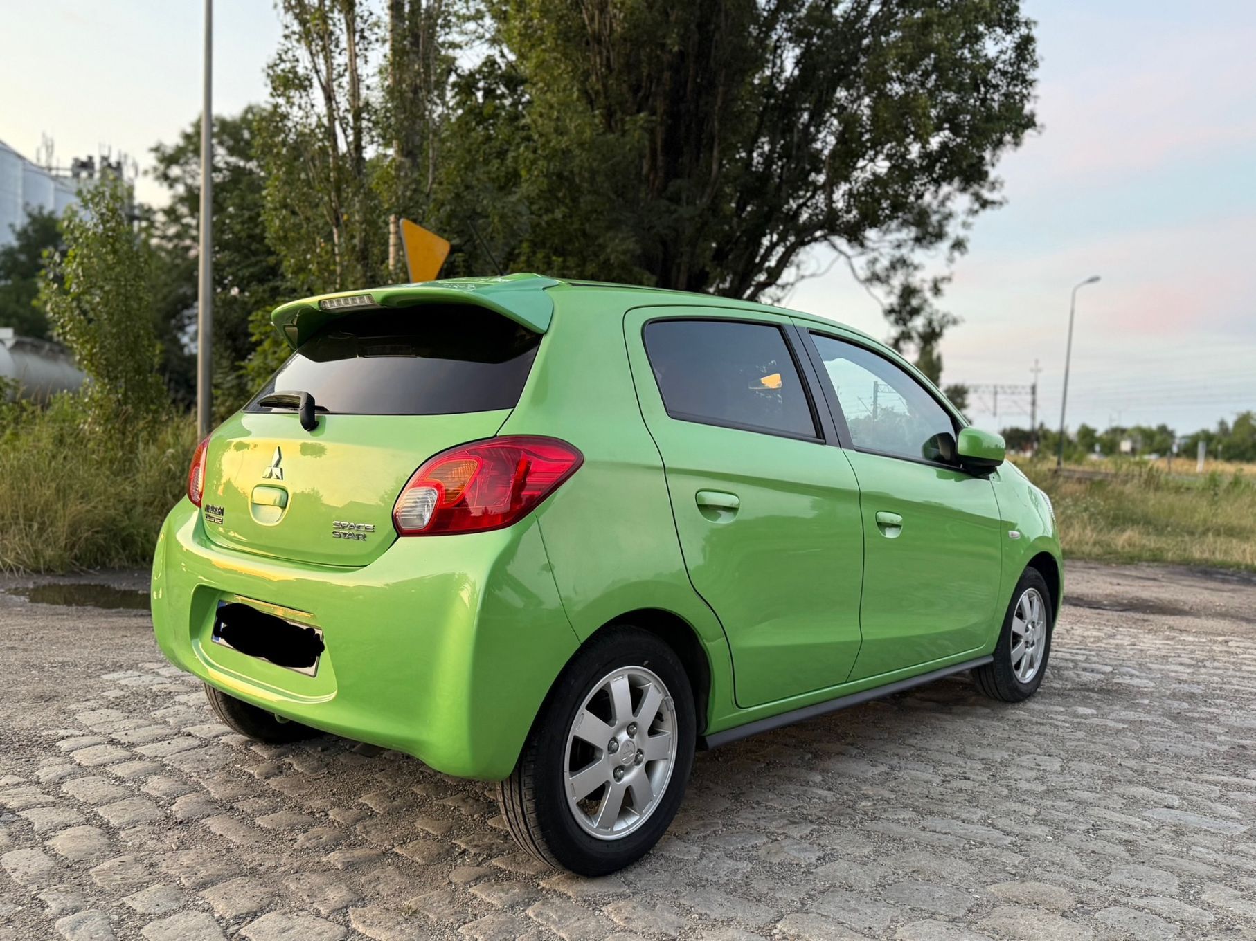 Mitsubishi Space Star Mitsubishi Space Star 1.2 benzyna. Stan jak Nowy !