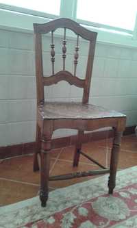 Cadeira linda, com mais de 100 anos!