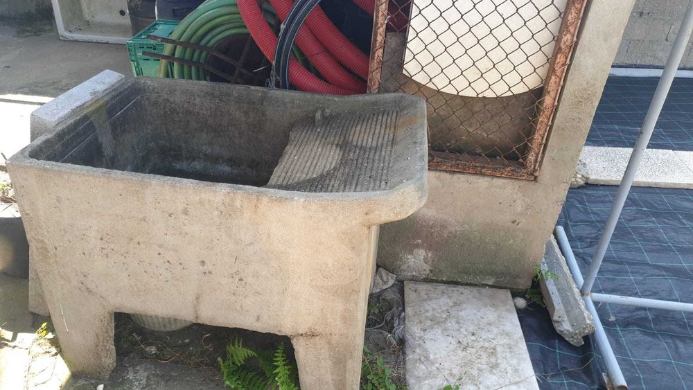 Tanque de pedra antigo