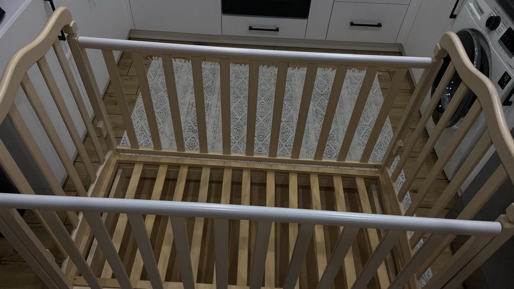 Продам дитяче ліжко з матрасом!