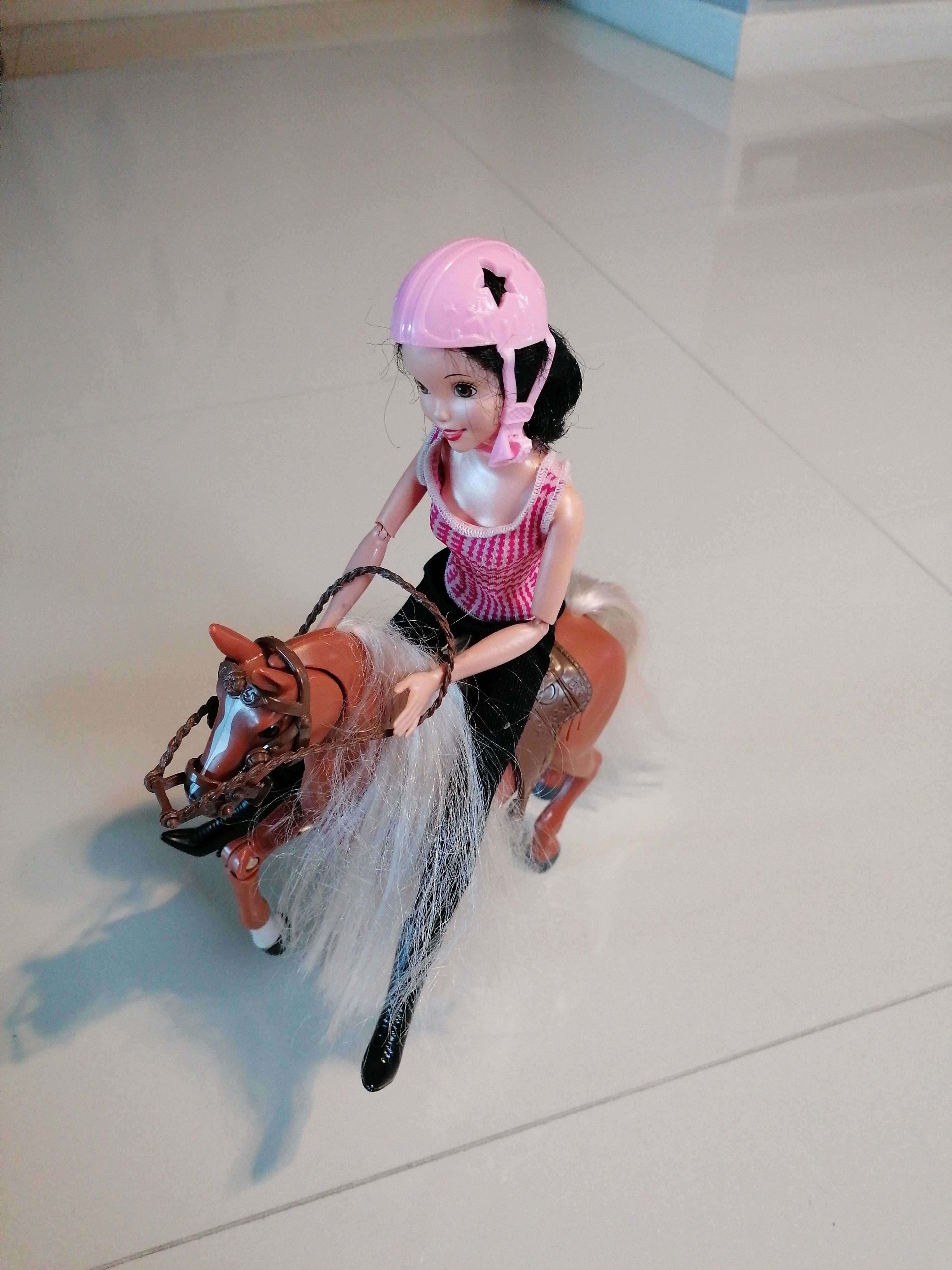 Lalka Barbie na koniu