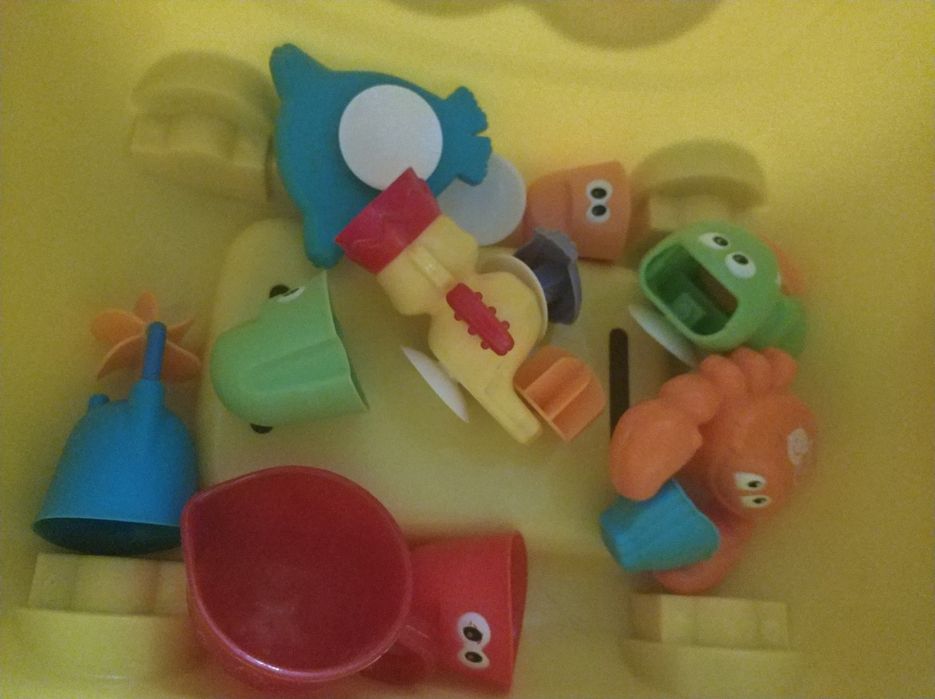 Kolorowe klocki  w skrzyni