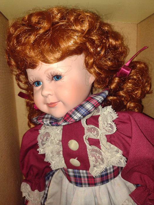 Boneca de Porcelana nova