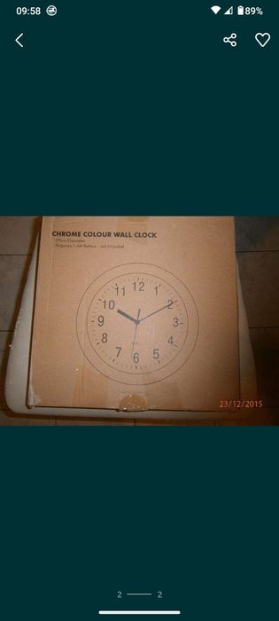 Zegar wiszący na ścianę