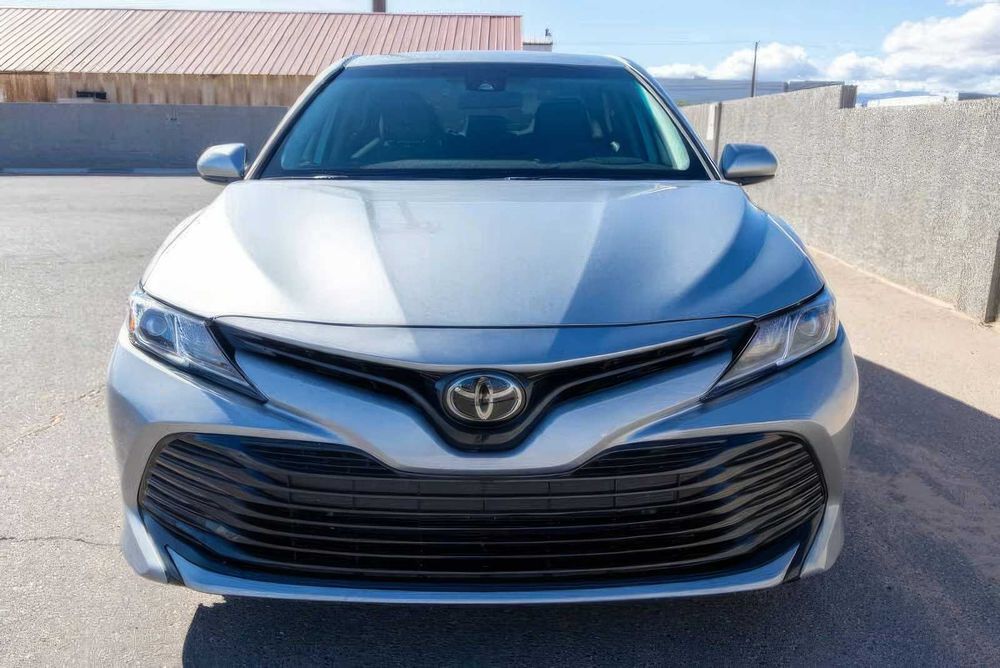 Toyota Camry LE      2020