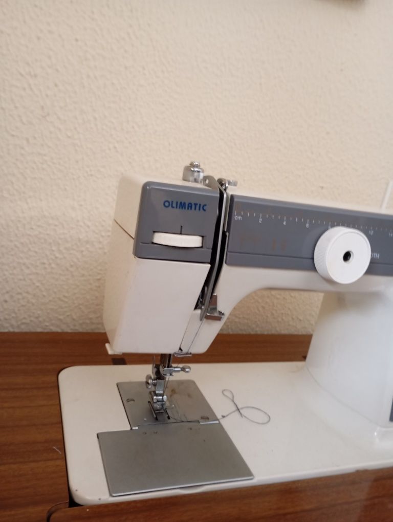 Maquina costura Olimatic 393
