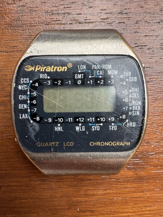 Zegarek elektroniczny Piratron strefy czasowe PRL niesprawny