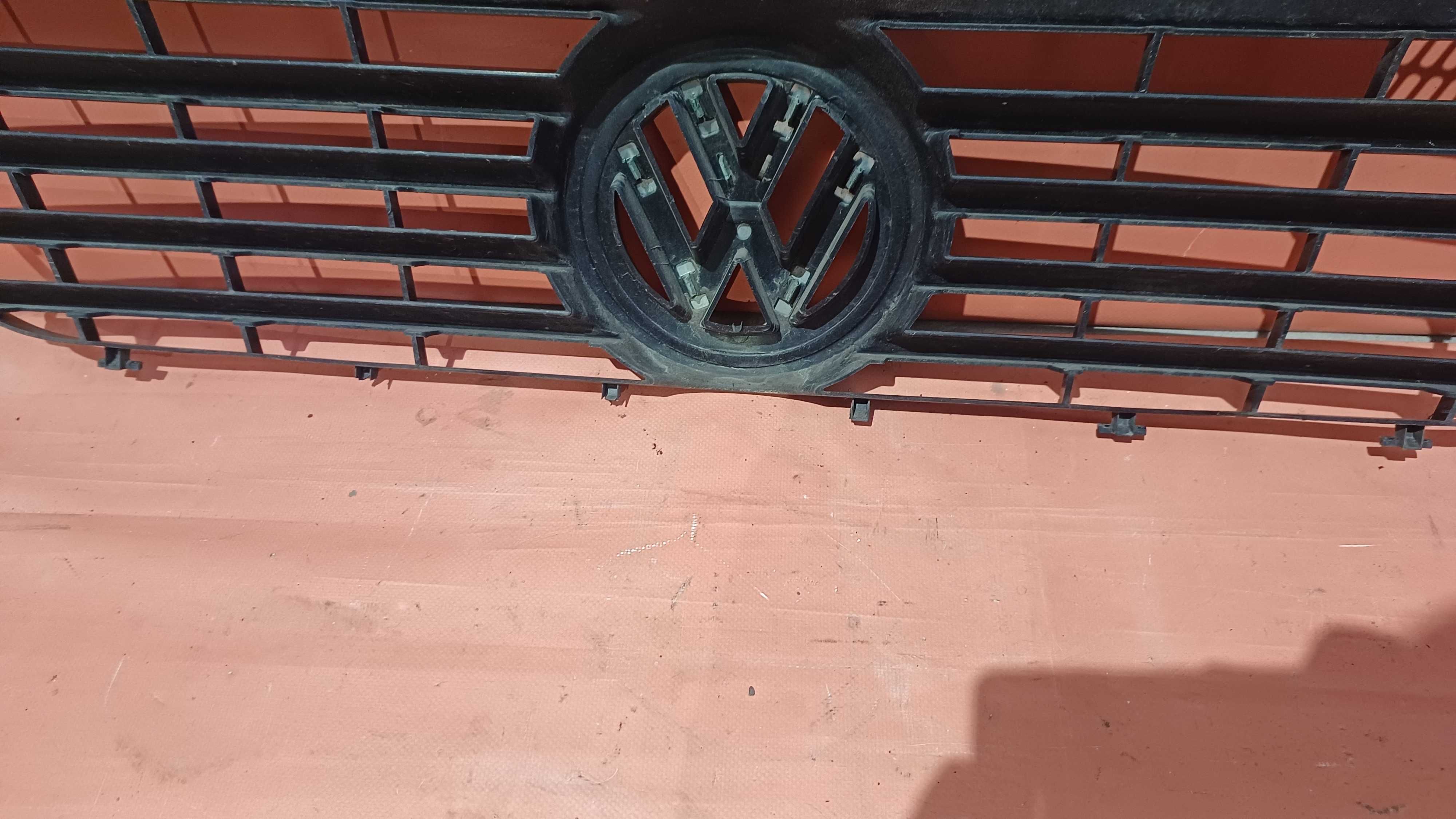 Решетка радиатора фольксваген т5 решітка Т5 Volkswagen 2003-2009