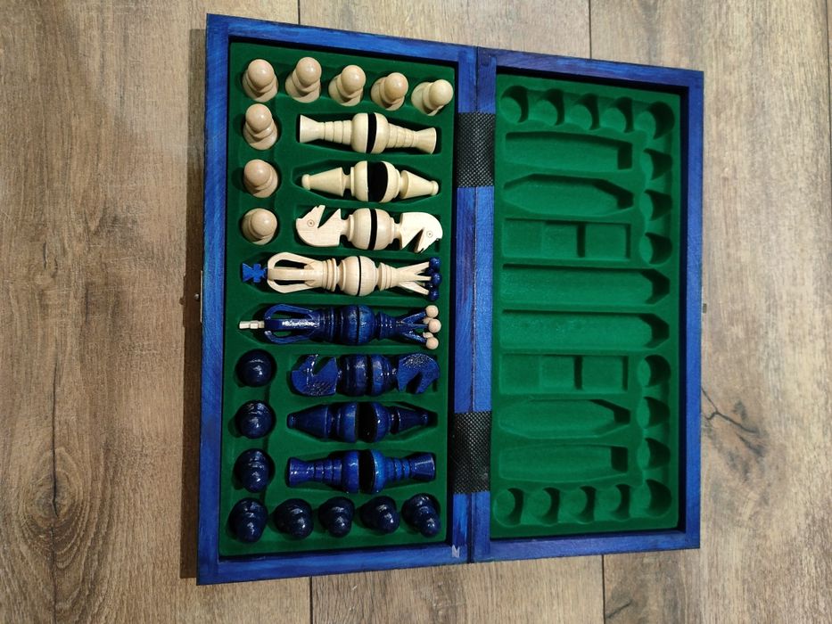 Szachy drewniane królewskie niebieskie.  Kaseta 31.