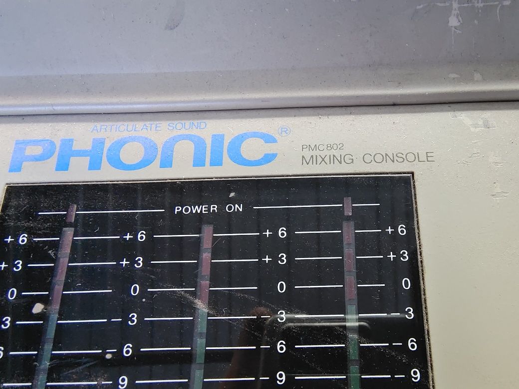 8 kanałowy mikser dźwięku Phonic PMC802