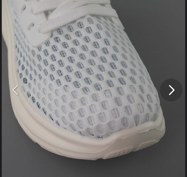 Білі літні кросівки