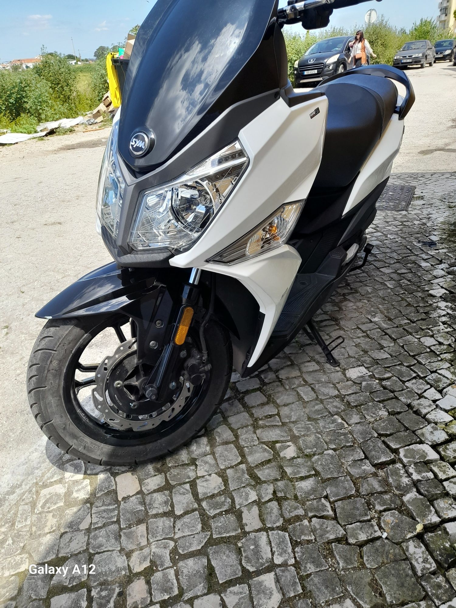 Vendo moto semi nova