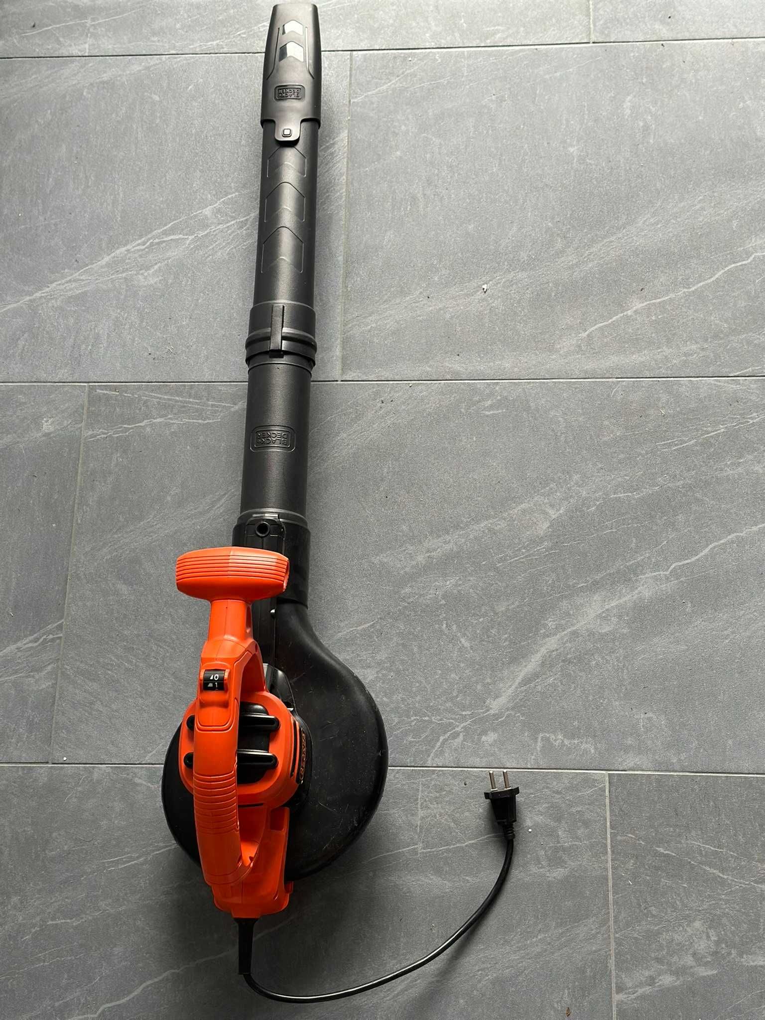 Black+Decker Elektryczny odkurzacz do liści 3 w 1 / dmuchawa do liści