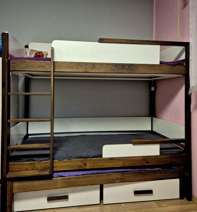 Łóżko pietrowe z szufladami