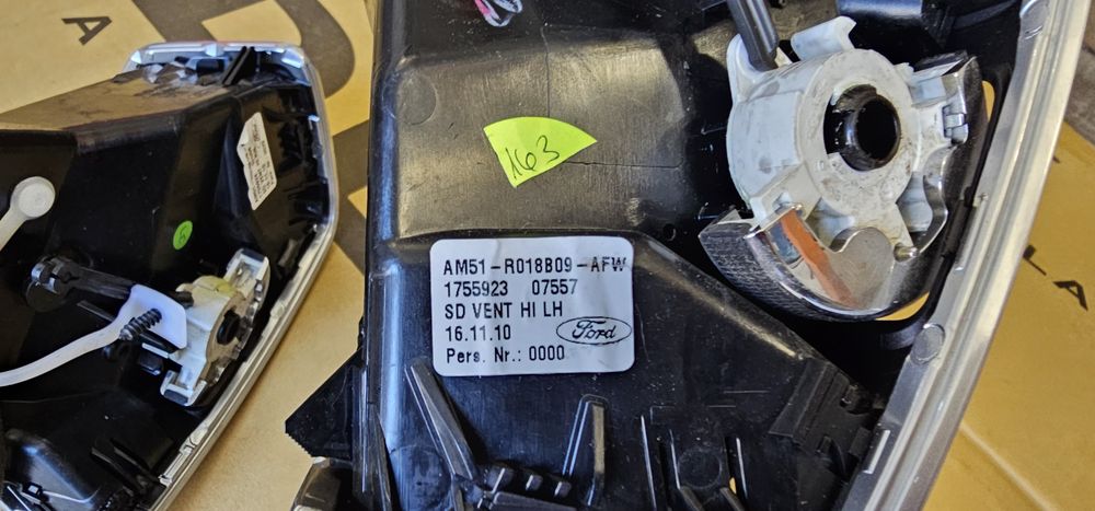 Kratki wentylacji prawa i lewa komplet Ford C-Max MK2 AM51-R018B08-AFW