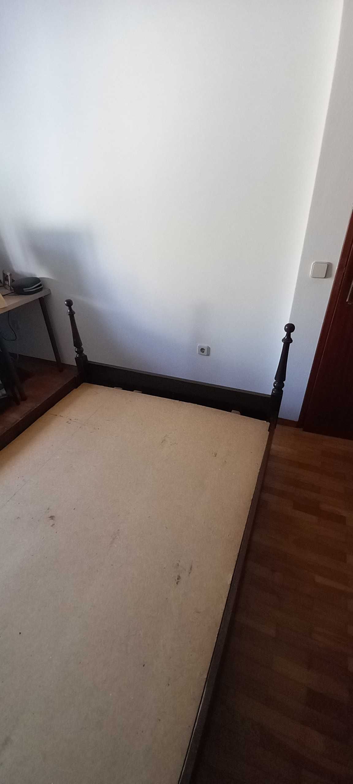 Cama antiga 140 x 195
