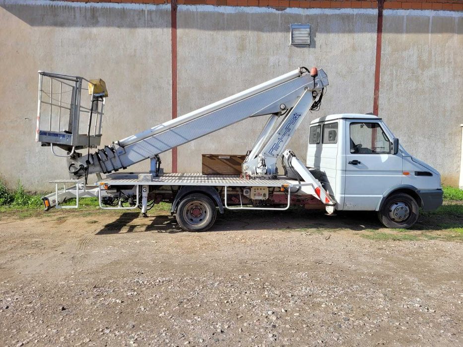 Iveco Autoplataforma Multitel barquinha