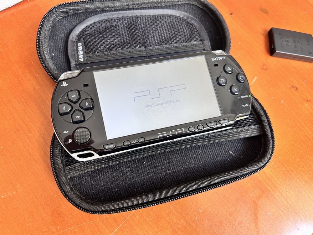PSP w dobry stanie ( dwie baterie )