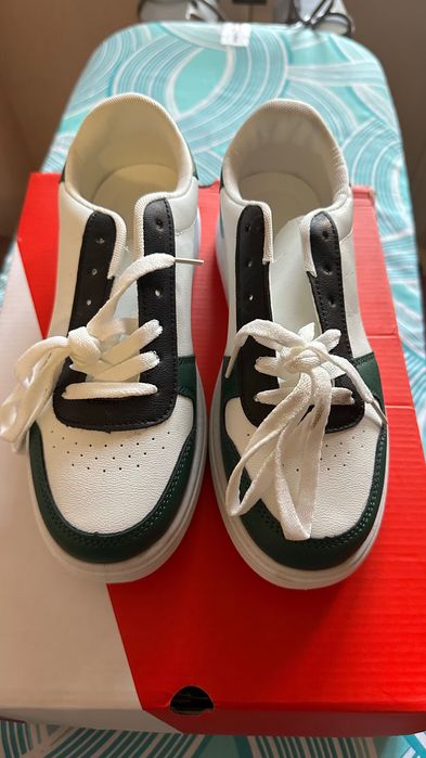 Кросівки нові 38 розміру