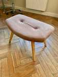 Elegancki różowy taboret