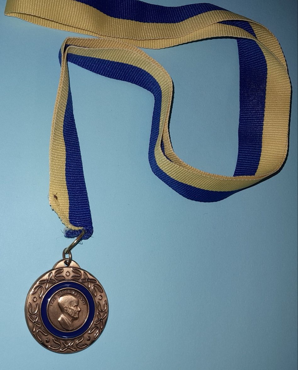 Conjunto medalha em bronze e pin Rotary International com caixa