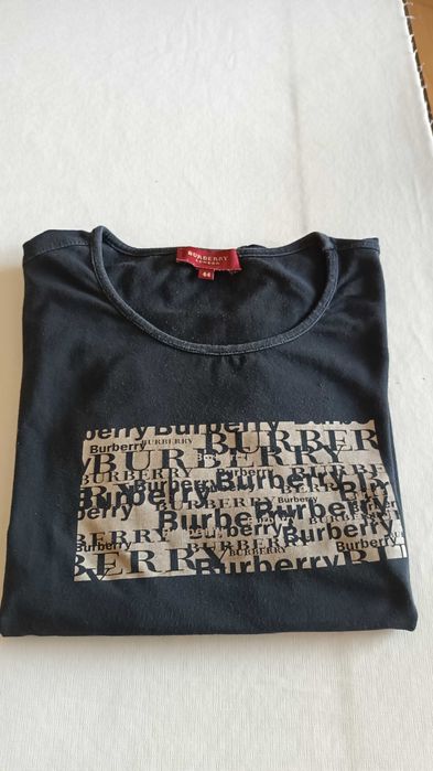 T-shirt preta e bege da Burberry
