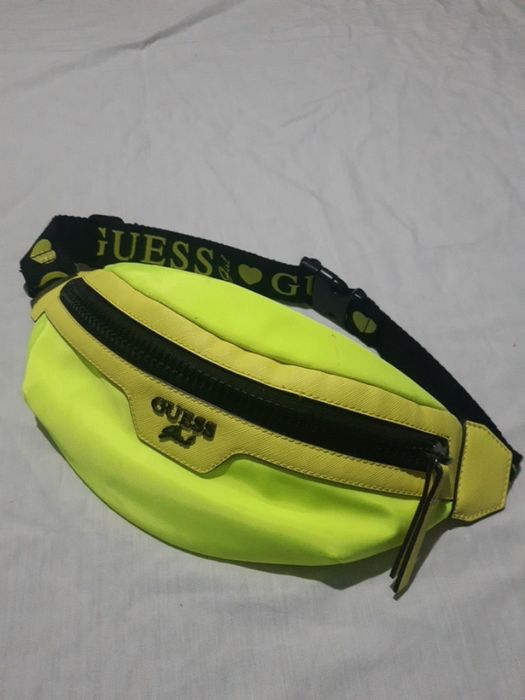 Сумка бананка  GUESS