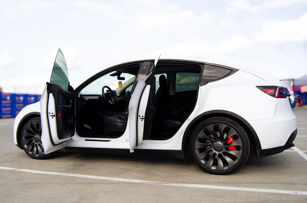 Tesla Y, тесла у