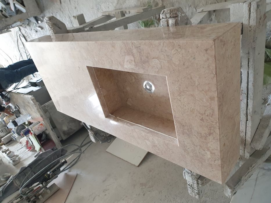 Bancada em lioz com lavatorio