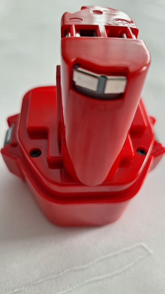 Akumulator bateria Makita 12 V 4 A h.