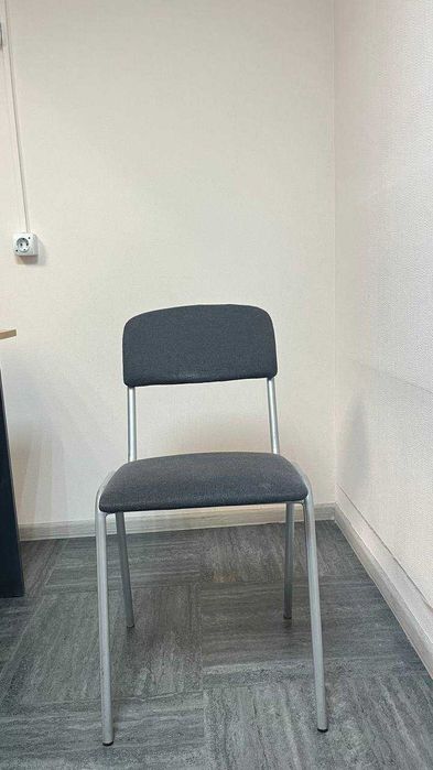 Офісні меблі в ідельному стані