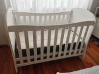 Cama / Berço lacado branco como novo