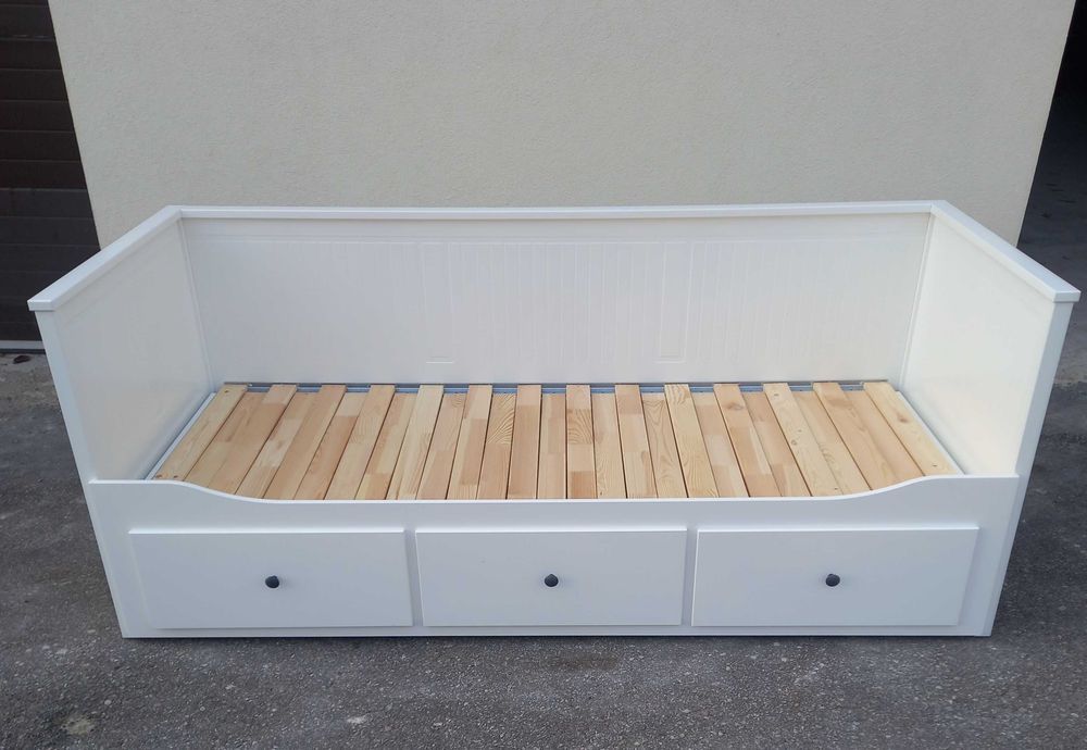 Łóżko ikea hemnes z dwoma materacami