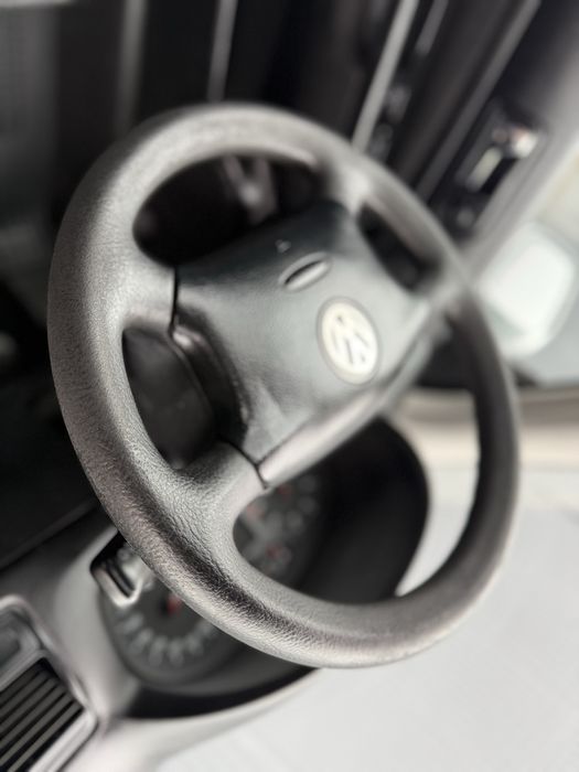 Volkswagen Golf  -2003 року