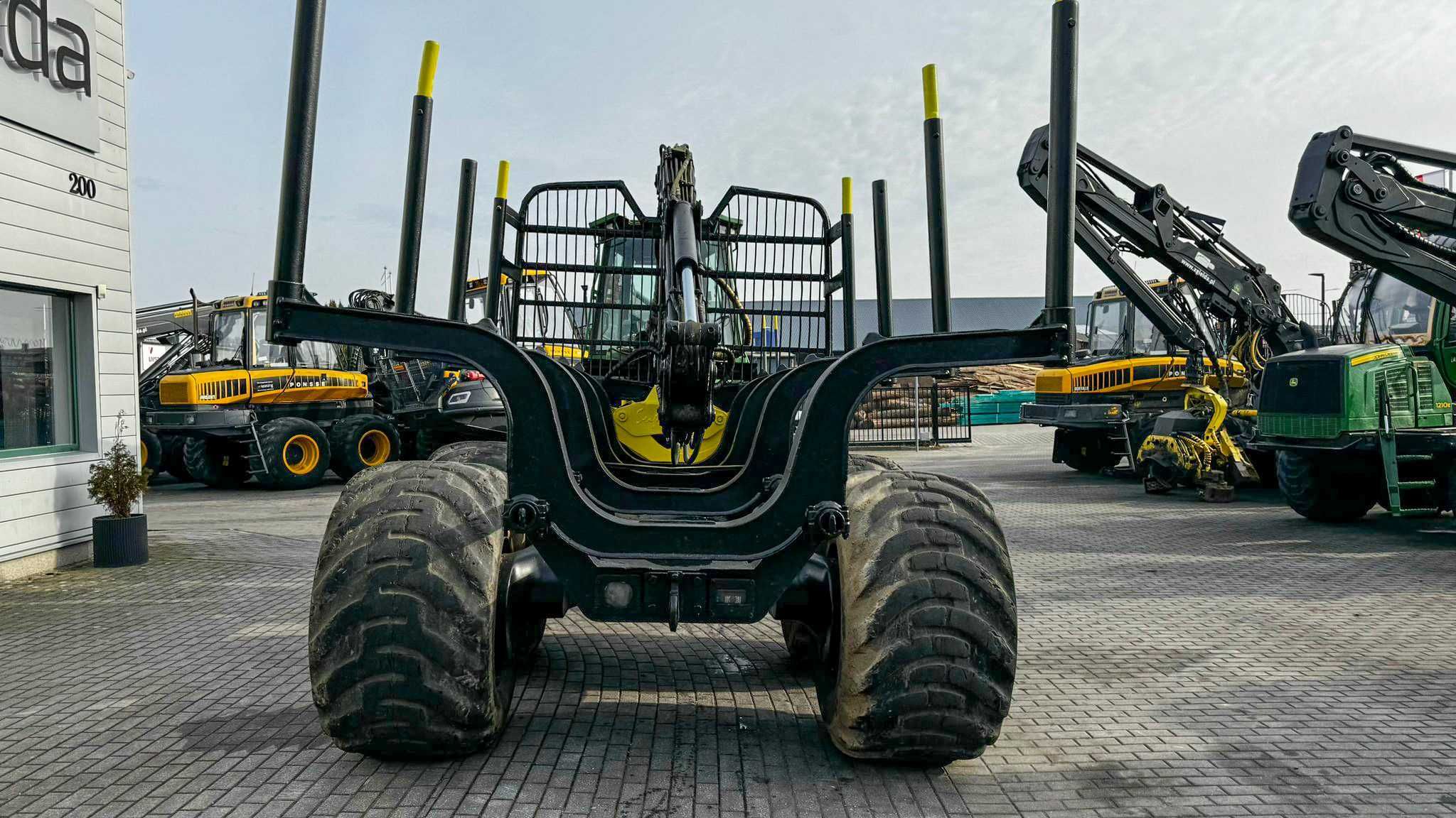 Forwarder John Deere 1110D rok 2005